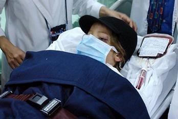 Menino sobreviviente de acidente a&eacute;reo deixa a L&iacute;bia 