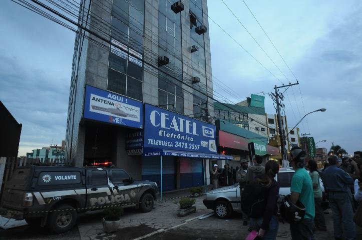 Pr&eacute;dio pega fogo em Cachoeirinha