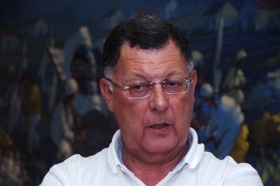 Meira prev&ecirc; dificuldade contra o Corinthians