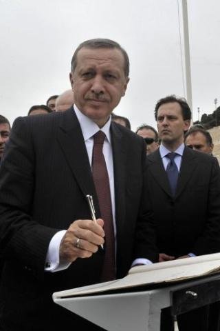 Premier turco anuncia visita de &uacute;ltima hora ao Ir&atilde;