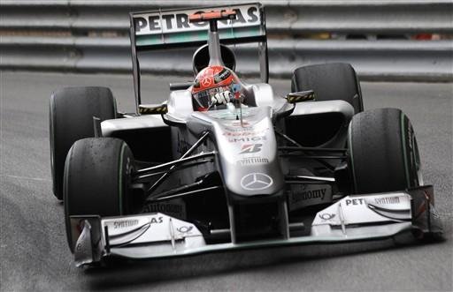 Schumacher &eacute; punido, e Alonso recupera 6&ordm; lugar
