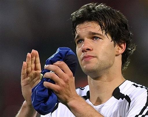 Contus&atilde;o tira alem&atilde;o Ballack da Copa do Mundo