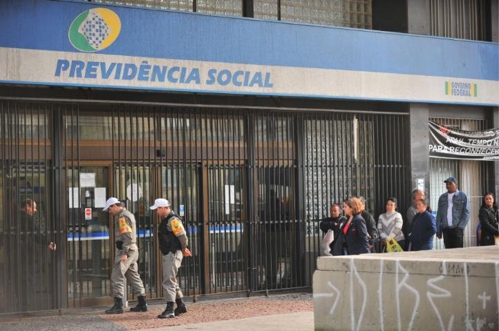 Funcion&aacute;rios de ag&ecirc;ncia arrombada do INSS pedem mais seguran&ccedil;a