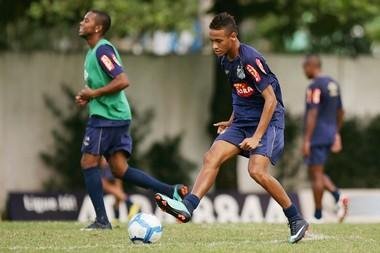 Neymar costuma se jogar para cavar p&ecirc;naltis e preocupa a defesa gremista