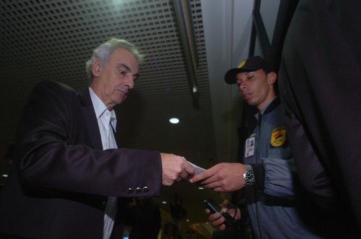 Jorge Fossati ainda n&atilde;o revelou qual esquema t&aacute;tico ir&aacute; utilizar na Argentina