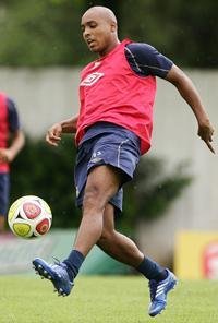 Rodriguinho substitui Arouca no Santos