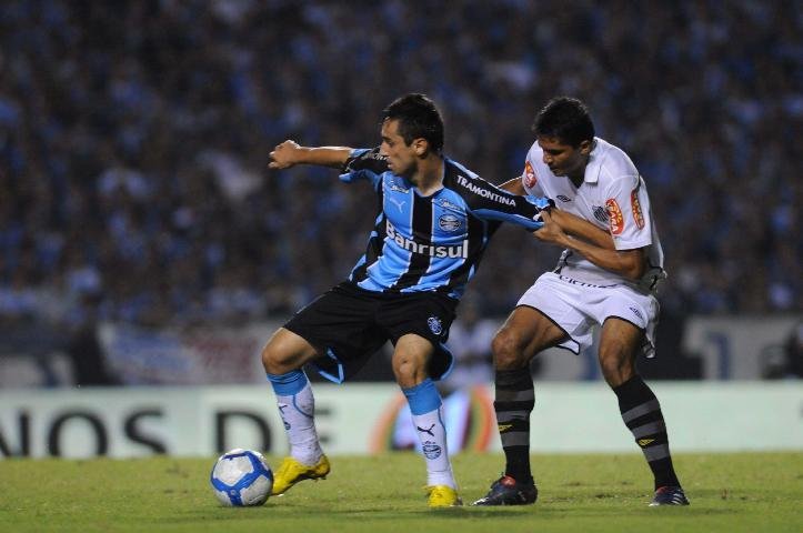 Santos x Gr&ecirc;mio decidem esta noite uma vaga na decis&atilde;o da Copa do Brasil
