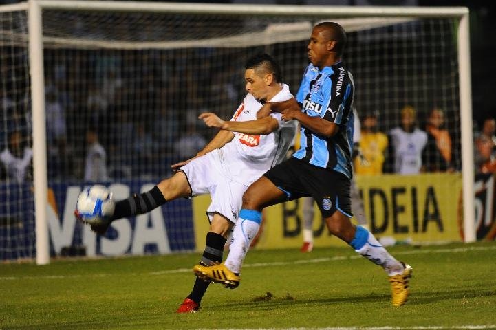 Ataque com Jonas e Borges (foto) &eacute; a arma de Silas contra o Santos