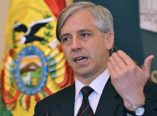 Presidente em exerc&iacute;cio da Bol&iacute;via, Alvaro Garc&iacute;a, ordenou o refor&ccedil;o de militares nas fronteiras  com Brasil e Paraguai