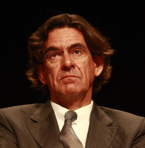 Fil&oacute;sofo franc&ecirc;s Luc Ferry participa de debate