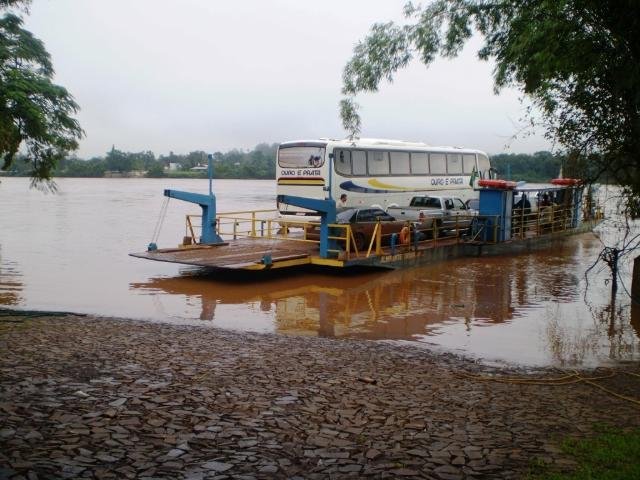 Travessia de balsa reinicia em Porto Mau&aacute;
