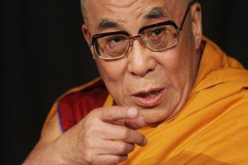 Dalai Lama fura bloqueio e conversa com chineses no Twitter