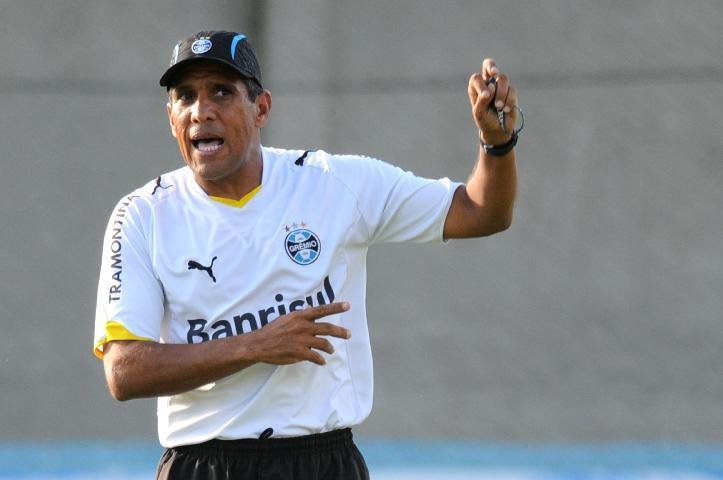 Silas confirma Rodrigo e F&aacute;bio Rochemback contra o Palmeiras