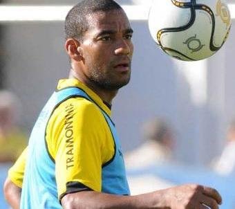 Zagueiro Rodrigo retorna &agrave; defesa contra o Palmeiras
