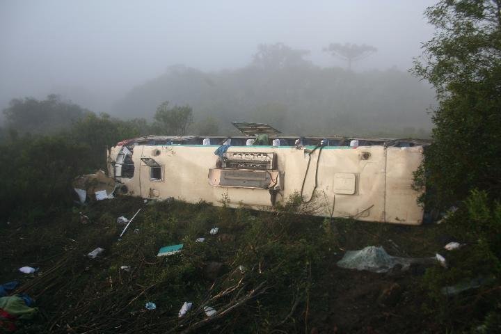 Parentes identificam mulher morta em acidente com &ocirc;nibus na BR-116