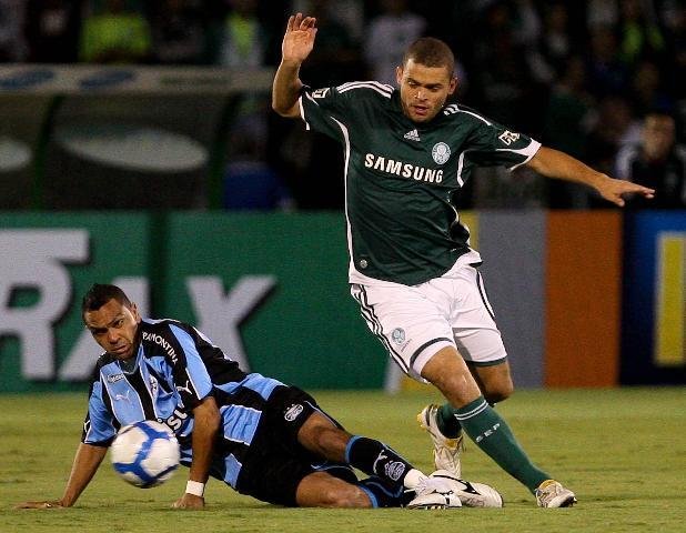Gr&ecirc;mio volta a campo contra o Ava&iacute; pelo Brasileir&atilde;o
