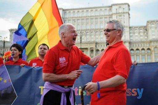 Centenas de pessoas festejam a homossexualidade em Bucareste