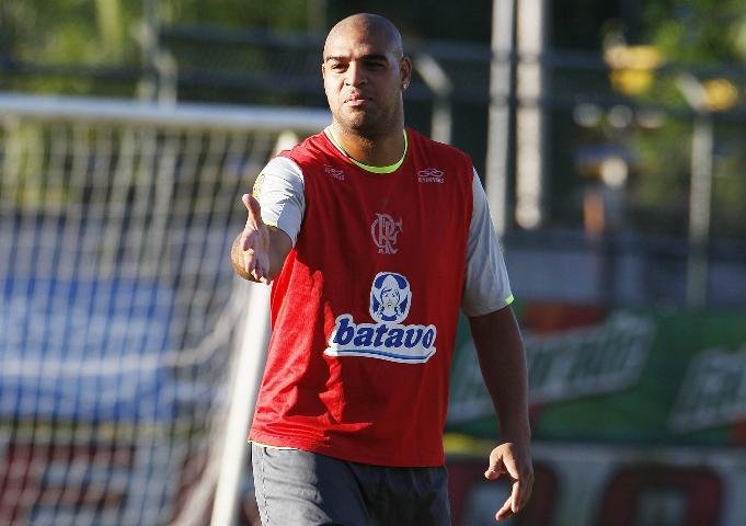 Adriano deve deixar o Flamengo ainda nesta semana