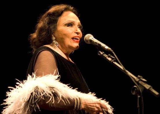 Bibi Ferreira se apresenta em Porto Alegre