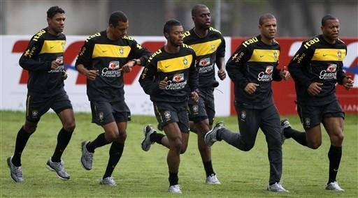 Brasil disputar&aacute; dois amistosos antes da Copa