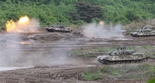 Tanques participam de exerc&iacute;cio militar 