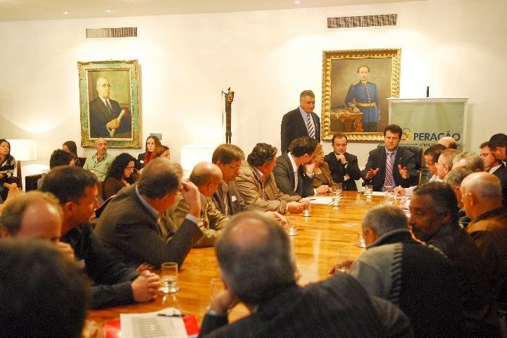 Terminou sem acordo a reuni&atilde;o de hoje entre governo, trabalhadores, empres&aacute;rios e deputados 