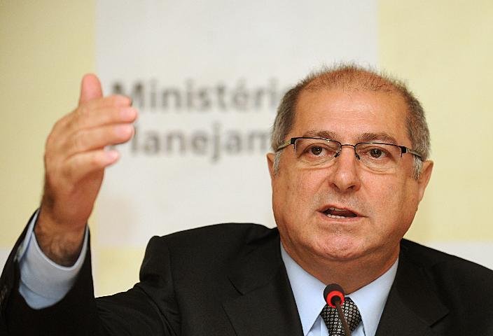 Abono pode ser op&ccedil;&atilde;o a reajuste de aposentados, diz Bernardo 