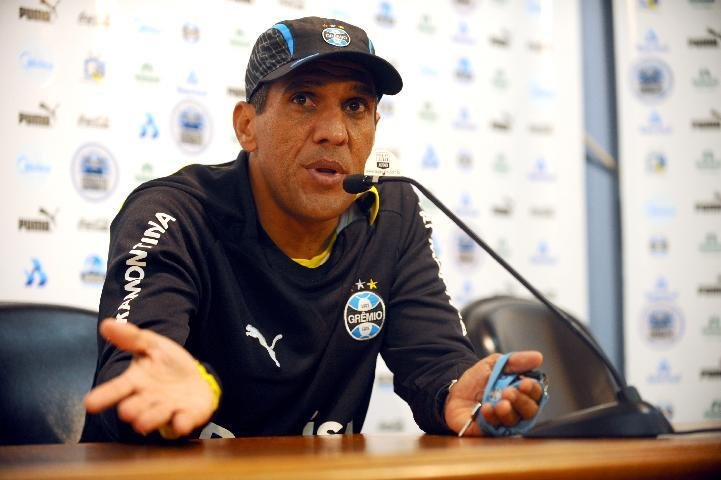 Silas exalta parada do Mundial para recupera&ccedil;&atilde;o dos jogadores