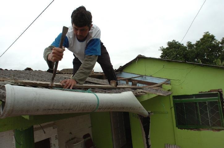 A remo&ccedil;&atilde;o possibilitar&aacute; a amplia&ccedil;&atilde;o da pista do Aeroporto Internacional Salgado Filho
