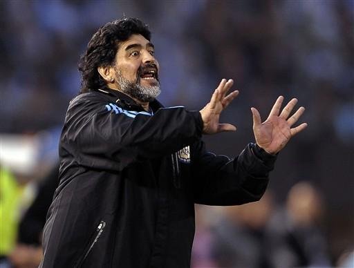 Maradona diz que ficar&aacute; pelado se a Argentina vencer a Copa