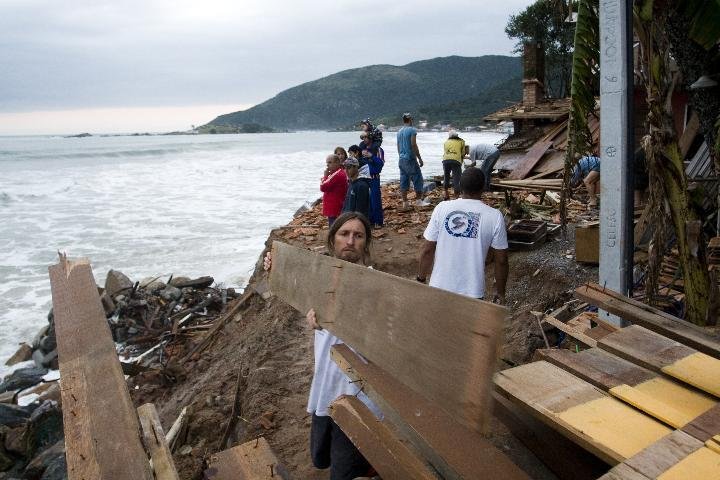 Mar provoca estragos na Arma&ccedil;&atilde;o