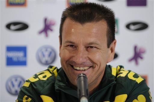 Dunga diz achar dif&iacute;cil que algum advers&aacute;rio da Copa do Mundo surpreenda