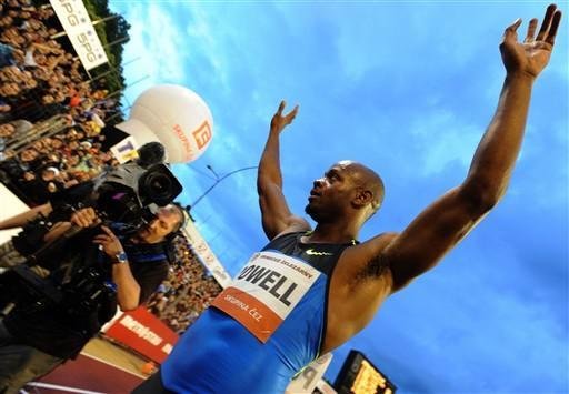Asafa Powell obt&eacute;m melhor marca do ano nos 100m de Ostrava
