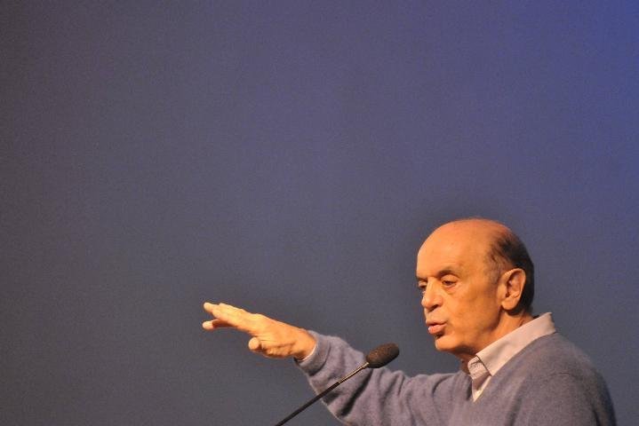 Serra se defende sobre cr&iacute;ticas feitas &agrave; Bol&iacute;via