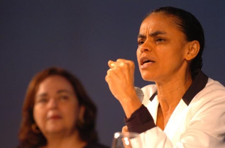 Marina critica governos anteriores por defici&ecirc;ncias no SUS