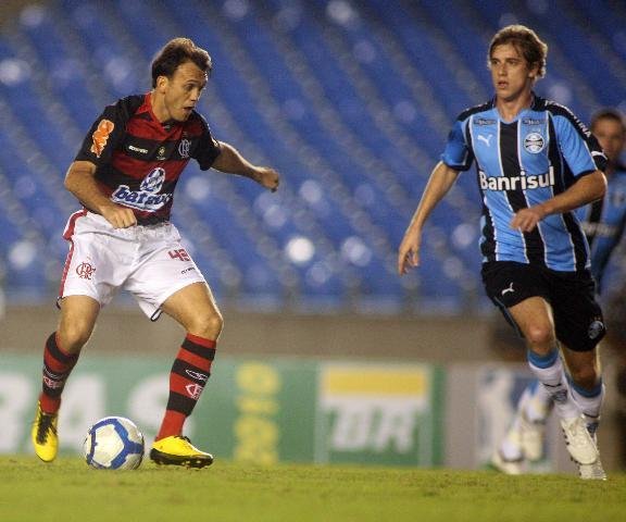 Enquanto esteve em campo, Petkovic n&atilde;o foi contido pelo Gr&ecirc;mio de Ad&iacute;lson