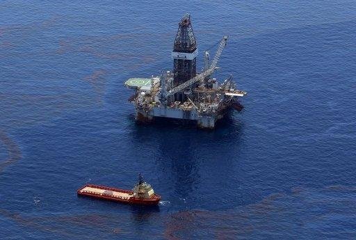 Fracassa opera&ccedil;&atilde;o para selar vazamento de petr&oacute;leo no Golfo