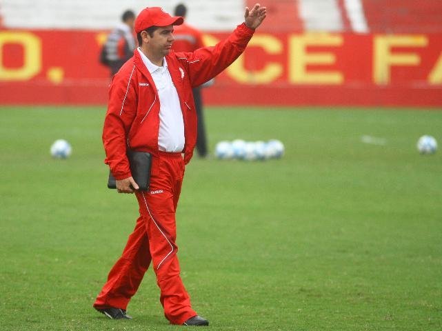 Em meio a crise, Inter enfrenta o Atl&eacute;tico-PR 