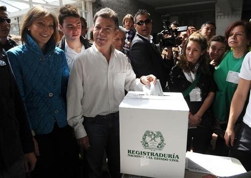 Candidato governista vota na Col&ocirc;mbia