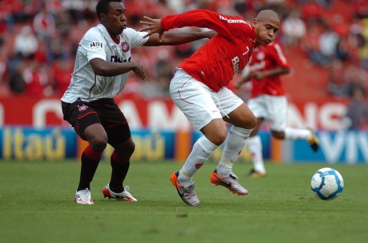 Inter enfrenta o Atl&eacute;tico-PR. Acompanhe minuto a minuto