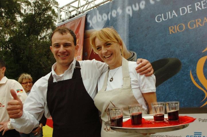 Os gar&ccedil;ons vencedores foram Diego &Aacute;vila da Silva, do restaurante &aacute;rabe Baalbek, e Marijane Neu, do restaurante Quincho
