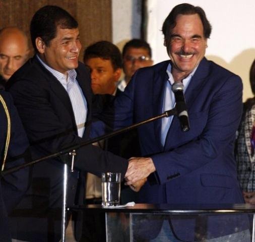 Oliver Stone sa&uacute;da Rafael Correa em lan&ccedil;amento de document&aacute;rio 