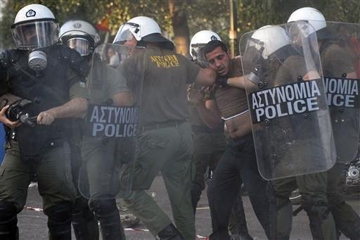 Protestos geraram confrontos com a pol&iacute;cia
