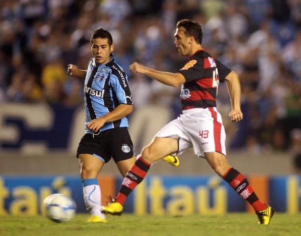 Bruno Colla&ccedil;o deve seguir na lateral esquerda