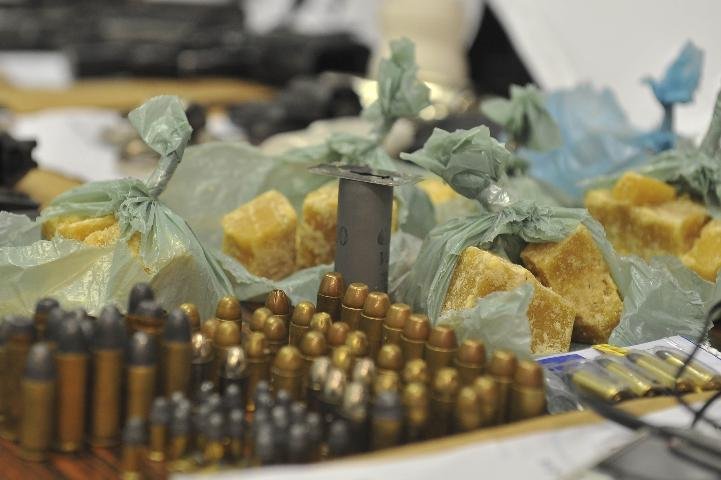 O aparelhamento do bando tinha cinco rev&oacute;lveres, quatro pistolas, 80 muni&ccedil;&otilde;es e nove carregadores de pistola