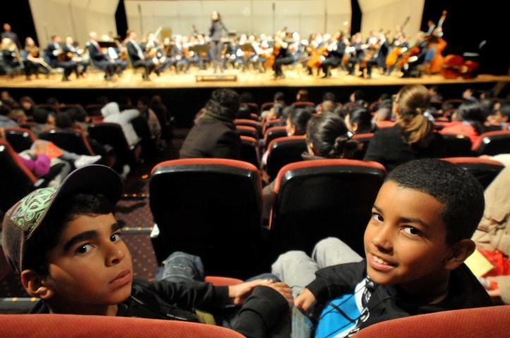 Alunos da rede p&uacute;blica de Porto Alegre acompanham concerto da Ospa