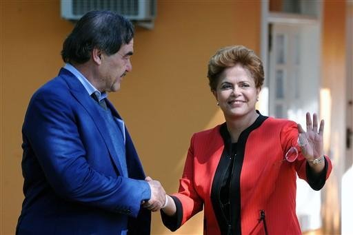 Dilma recebe cineasta Oliver Stone em comit&ecirc; de Bras&iacute;lia