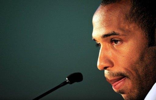 Thierry Henry est&aacute; triste por ser reserva, diz Ciss&eacute;