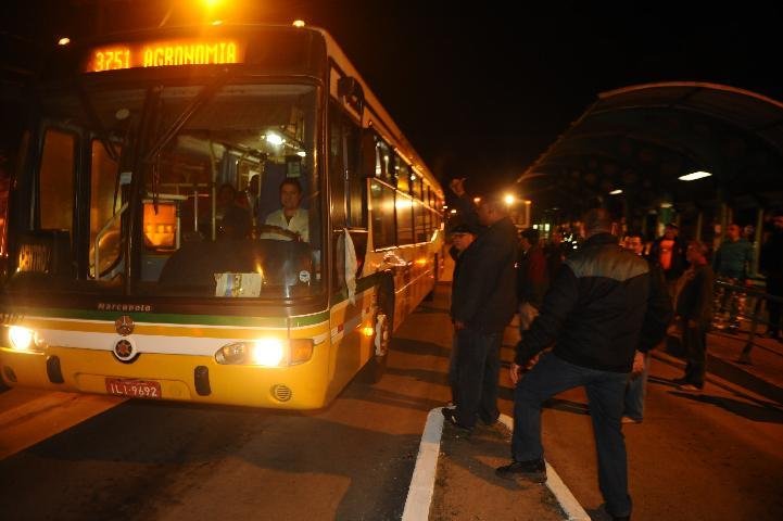 Motoristas de &ocirc;nibus protestam contra viol&ecirc;ncia