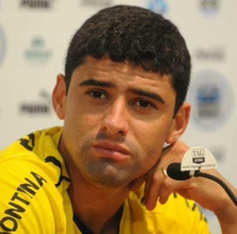 William formar&aacute; o ataque gremista ao lado de Roberson